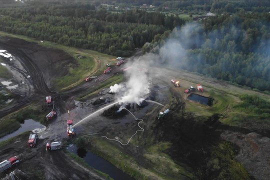Savaitgalį ugniagesiai ne tik gesino gaisrus, bet ir skubėjo į nelaimes keliuose ir vandenyje