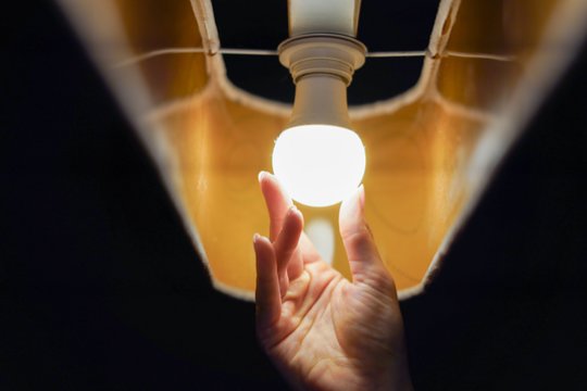 Elektros kaina Lietuvoje per savaitę traukėsi ketvirtadaliu