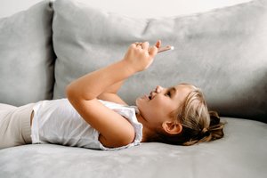 Milijonai vaikų geriausiu draugu renkasi DI: tėvai turi žinoti už to slypinčias rizikas