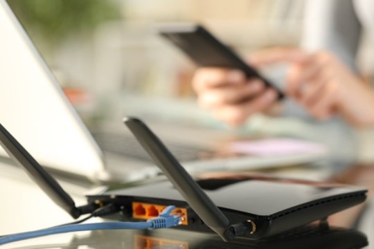 Prieš kelionę rekomenduoja tinkamai apsaugoti namus: pavojų sukelia ir paliktas įjungtas WIFI ryšys