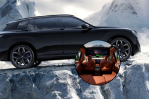 BMW parodė prabangų šeimyninį visureigį su dideliu televizoriumi salone
