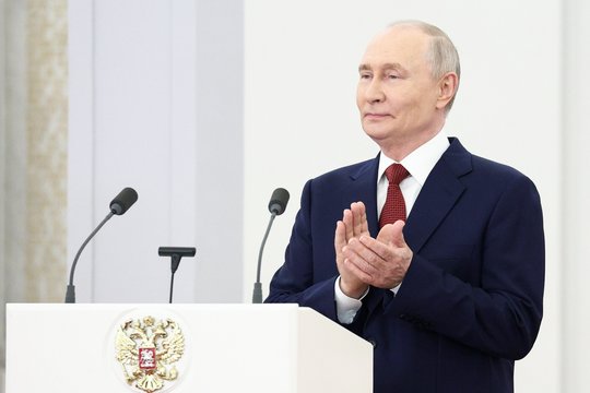 Karas Ukrainoje. V. Putinas seka pasakas: teigia, kad Rusija lenkia ES svarbiu rodikliu