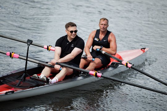 Vilniuje – neeilinė sporto iniciatyva: prisijungęs V. Benkunskas sutiko plaukti Nerimi