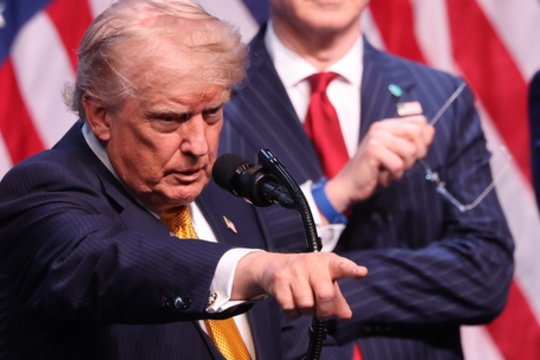Pasikeitusiai JAV retorikai Ukrainos atžvilgiu turi atsakymą: D. Trumpas mėgsta nugalėtojus