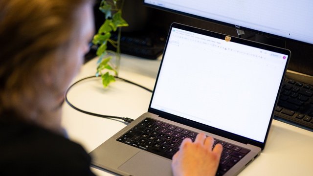 Kas yra informacinis nuovargis ir kodėl nustojame tikrinti faktus?