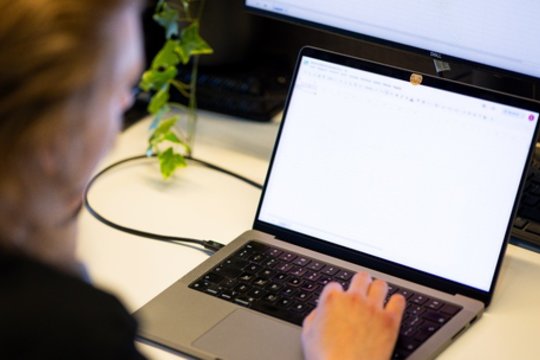 Kas yra informacinis nuovargis ir kodėl nustojame tikrinti faktus?