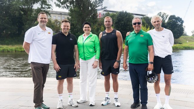 Kaip parodyti pavyzdį, kai 75 proc. šalies gyventojų nesportuoja? Štai V. Benkunskas atplaukė valtimi