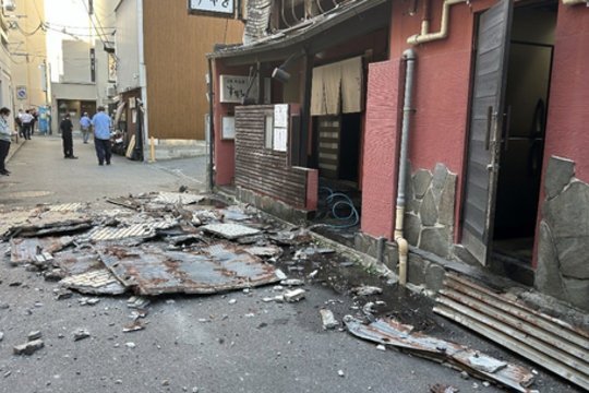 Japonijos pietvakarius supurtė žemės drebėjimas: prekybos centre – sprogimas ir daug žuvusių
