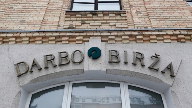 Kodėl lietuviai nesirenka darbo: nuo piktnaudžiavimo iki nepakeliamų krūvių ir žemo atlygio