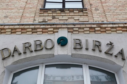 Kodėl lietuviai nesirenka darbo: nuo piktnaudžiavimo iki nepakeliamų krūvių ir žemo atlygio