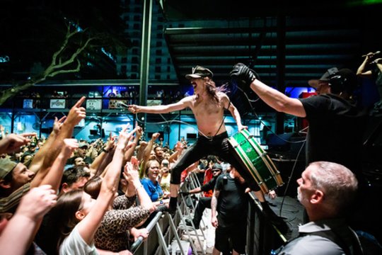 „Gogol Bordello“ Europos gastroles pradeda Lietuvoje: Vilnius nusidažys purpurine spalva