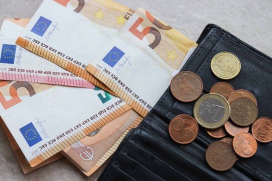 Atkirto verslui apie algų kėlimą: jei mažas uždarbis būtų sėkmės raktas, regionuose žmonės neskurstų