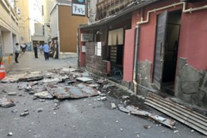 Per žemės drebėjimą Japonijoje žuvusių žmonių skaičius išaugo iki 18