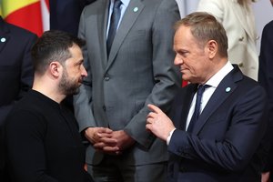 Po skandalo – pirmasis V. Zelenskio ir D. Tusko susitikimas: paaiškėjo, apie ką kalbėjosi