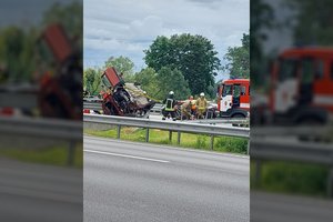 Policija ir ugniagesiai pildo tragiškos avarijos pakaunėje faktus ir chronologiją: žuvo nepilnametė, dar viena nepilnametė sužeista