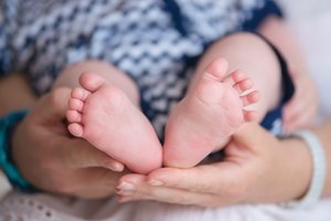 Lietuviška vasara su naujagimiu: 5 sprendimai, kurie namuose palengvins pirmąsias savaites