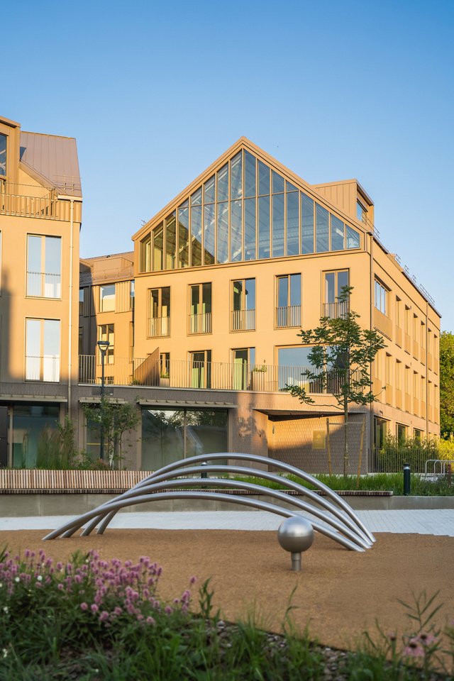 Vilniaus senamiesčio teritorijoje, kurioje dar neseniai stovėjo apleisti garažai ir sandėliai, baigtos beveik 40 mln. eurų vertės kvartalo statybos.
