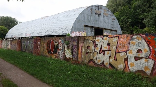 Daugybę apleistų objektų aplankęs Praeities žvalgas įspėja – kai kurias vietas geriau aplenkti