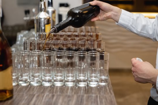 Vienoje didžiausių alkoholio prekybos bendrovių – pokyčiai: atleidžia dešimtis darbuotojų