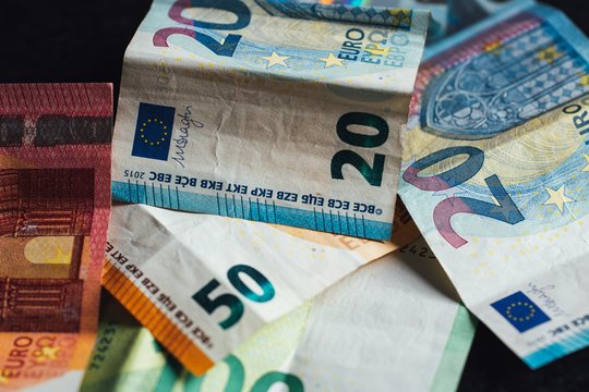 Latvijoje kelią skinasi naujas mokestis – apie prieštaringai vertinamą priemonę svarstoma ir Lietuvoje