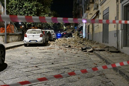 Žemės drebėjimas Italijoje: netoli Neapolio sužeistas 21 žmogus, pasirodė vaizdai iš nelaimės vietos