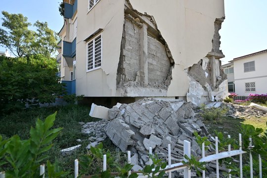 Košmaras Italijoje: per žemės drebėjimą žmonės iš baimės bėgo į lauką