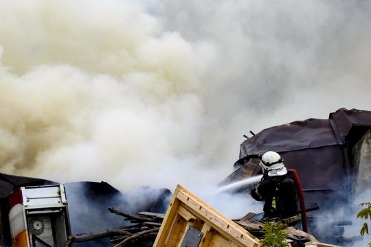 Kraupi nelaimė pakaunės soduose: liepsnos pasiglemžė 59 metų vyro gyvybę