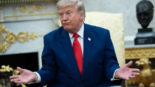 Smūgių Iranui kol kas nebus: D. Trumpas pakeitė planus