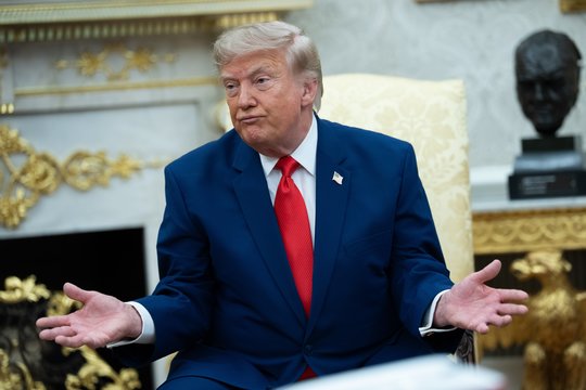 Smūgių Iranui kol kas nebus: D. Trumpas pakeitė planus