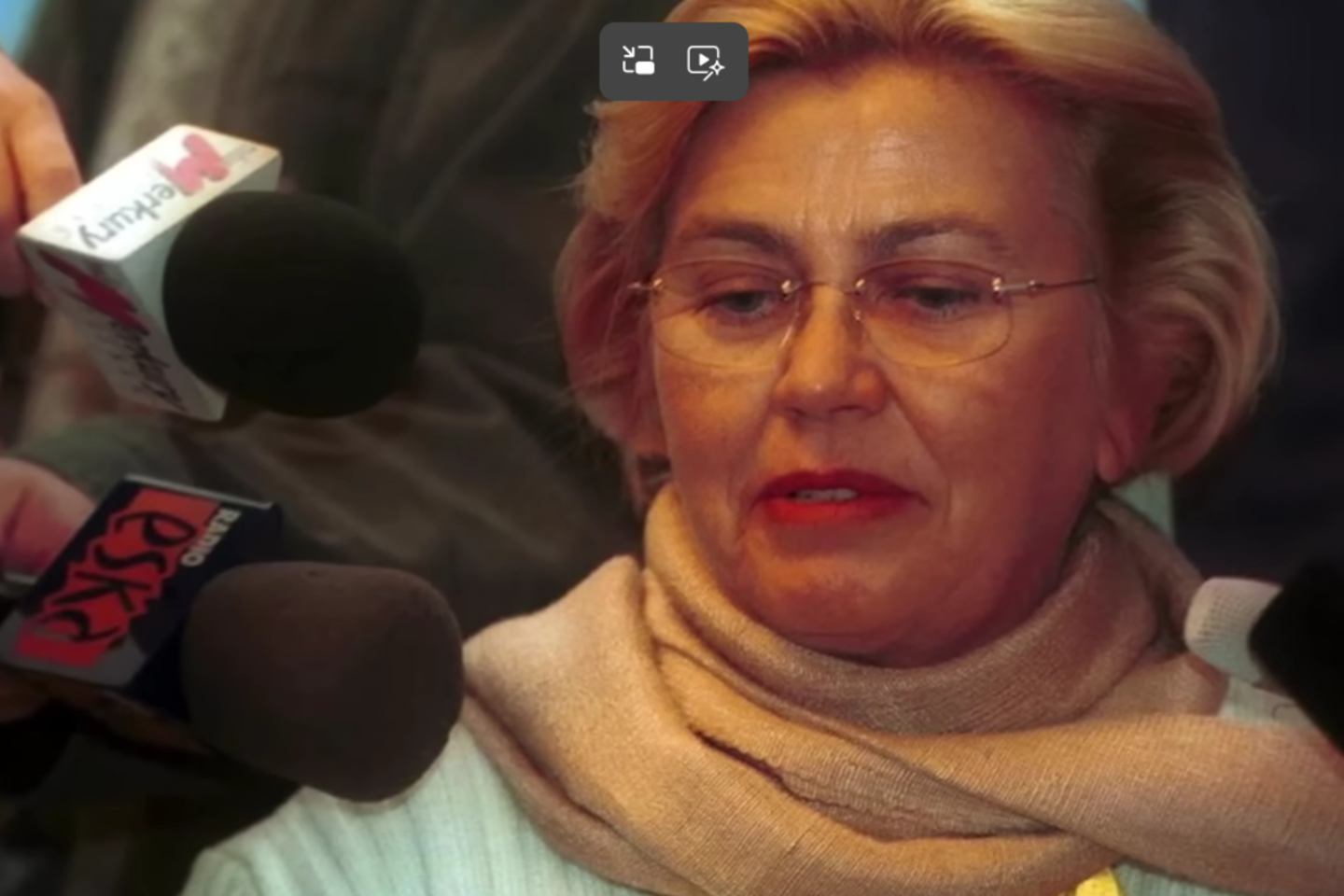 Ji atvyko į JAV dirbti kambarine, tačiau po keliolikos metų tapo viena turtingiausių pasaulio moterų. Barbara Piasecka-Johnson paveldėjo šimtus milijonų dolerių, laimėjo vieną garsiausių kovų dėl palikimo JAV istorijoje, bet visuomenė jai neatleido iki pat mirties.<br>„YouTube“ stop kadras.