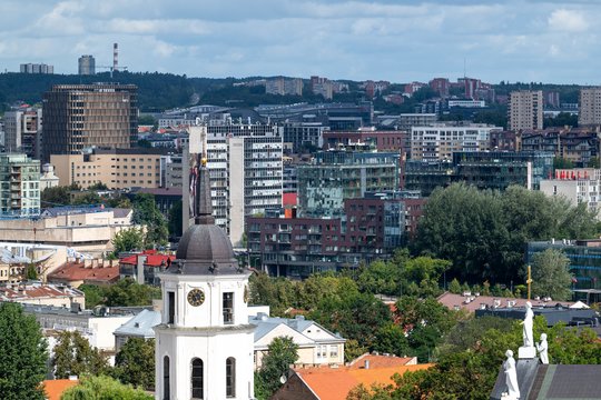 Vilniaus vystymo kompanija per pusmetį iš NT aukcionų gavo 809 tūkst. eurų pajamų