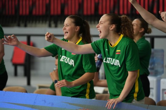 18-mečių merginų rinktinė pasiekė retą rezultatą krepšinyje: per kėlinį nepraleido nė taško
