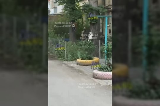 Karas Ukrainoje. Odesoje – išpuolis kariniame komisariate: užpuolikas ėmė šaudyti