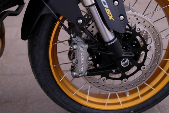 Mažeikių rajone vagių grobiu tapo motociklas – savininkas jį rado paslėptą krūmuose