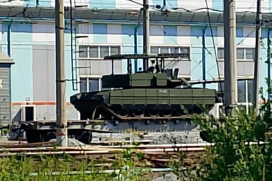 Karo realijos privertė pakeisti taktiką: pastebėtas atnaujintas rusų tankas