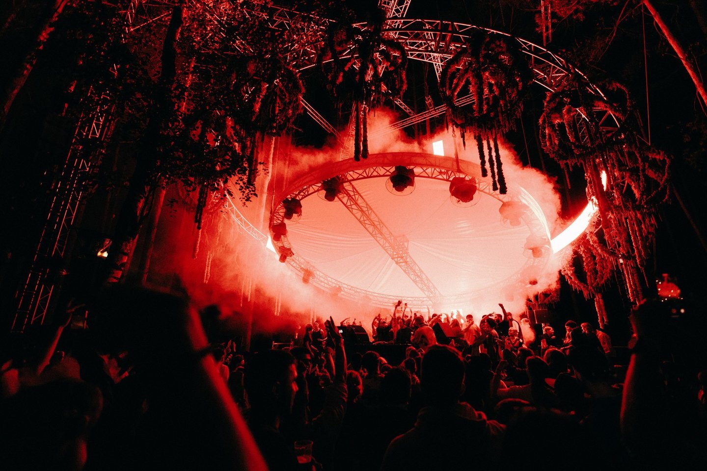 Savaitgalį Dzūkijos miškus drebins festivalis „Šaknys“: į sceną lips ryškios žvaigždės.<br>Organizatorių nuotr.