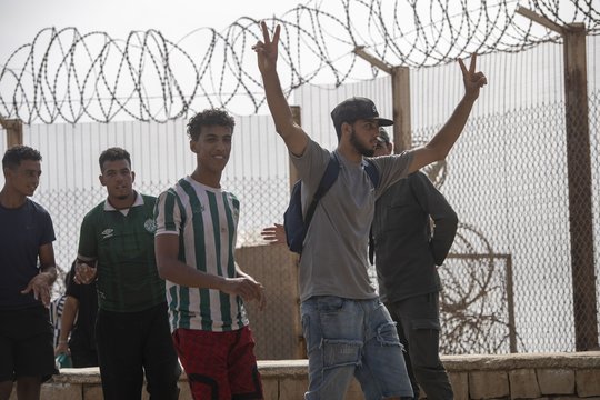 Marokas pareiškė, kas lėmė gausų migrantų antplūdį Ispanijoje: ėmė manyti, kad nebus grąžinti