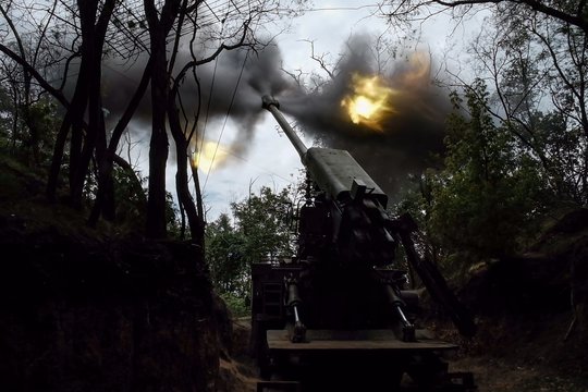 Karas Ukrainoje. Po atakos – juodų dūmų stulpai Rusijoje: liepsnoja objektai netoli Maskvos ir Sankt Peterburgo