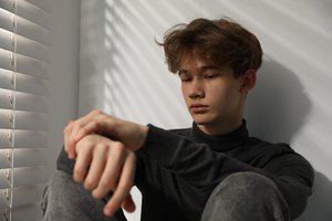 „Man atsibodo visi“: ką iš tiesų reiškia paauglio atsitraukimas