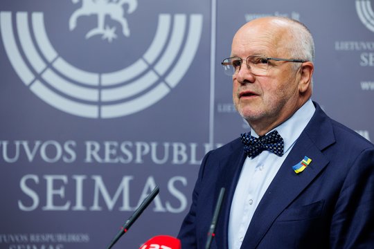 J. Olekas: gynybos finansavimas kitąmet mažėti neturėtų, net jei šiemet kažkiek būtų sutaupyta