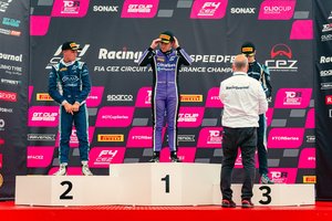 „Formulės 4“ lenktynėse Čekijoje – masinės avarijos ir dvi Marko Šilkūno pergalės