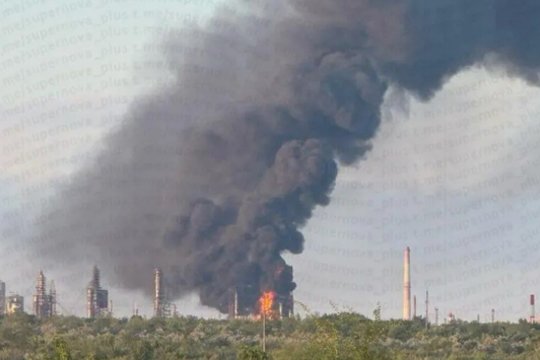 Karas Ukrainoje. Po atakos – juodų dūmų stulpai Rusijoje: liepsnoja objektai netoli Maskvos ir Sankt Peterburgo