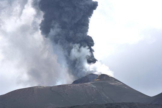 Gvatemaloje išsiveržus Fuego ugnikalniui paskelbtas pavojus
