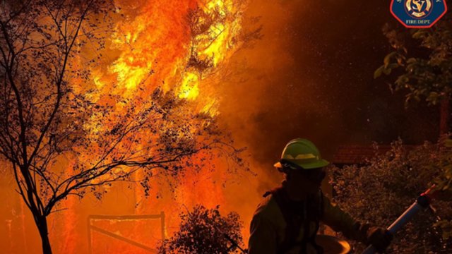 Įtariama – vieną didžiausių gaisrų Vašingtone galėjo sukelti tyčia: suimtas 37-erių vyras