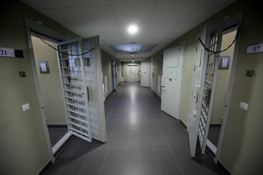 Telšių rajone girto vyro vairuojamas automobilis atsidūrė griovyje