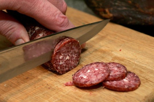 Saliamio dešra – su pavojinga bakterija: pinigus grąžins net ir be kasos kvito