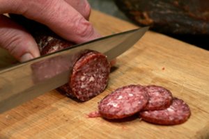Saliamio dešra – su pavojinga bakterija: pinigus grąžins net ir be kasos kvito