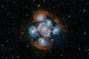 Atrasta besiformuojanti milžiniška galaktika