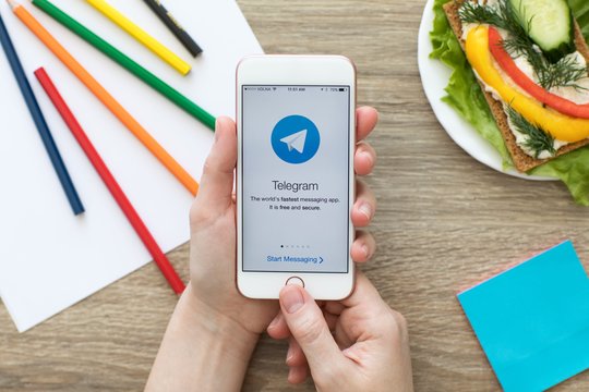 Dėl neteisėto turinio „Telegram“ trumpam dingo iš „Apple“ parduotuvės „App Store“
