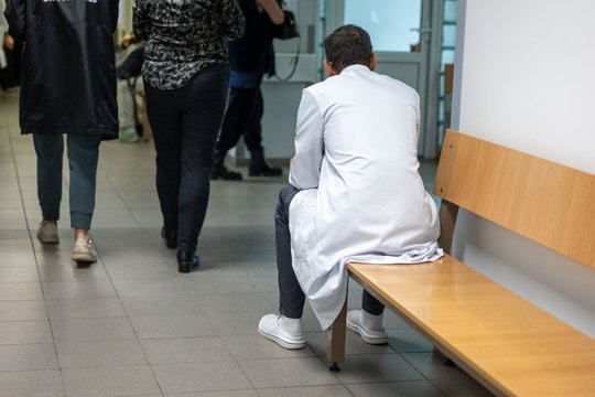 Visi gydytojai išėjo atostogų? Didmiesčio gyventojai pikti – neįmanoma užsiregistruoti nemokamam vizitui